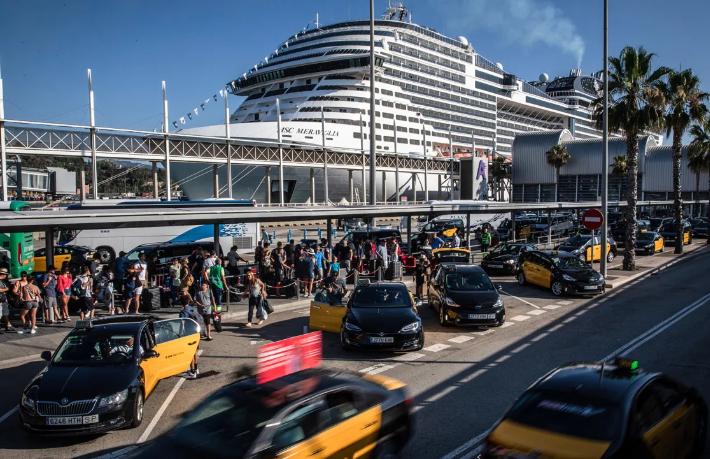 Turist akınına 'dur' dedi: İki kruvaziyer terminalini kapatıyor