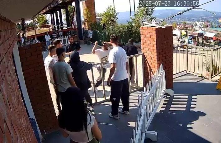 4 fotoğraf için 2 bin 400 TL istediler, tur şoförü karşı çıkınca burnunu kırdılar