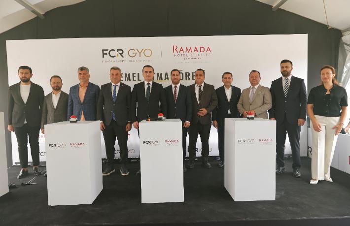 Ramada Hotel & Suites by Wyndham Istanbul Sabiha Gökçen Airport'un imzaları atıldı