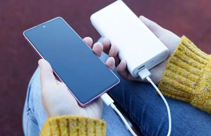 Bakan Uraloğlu'ndan açıklama... Uçaklarda powerbank bulundurmak yasaklanacak