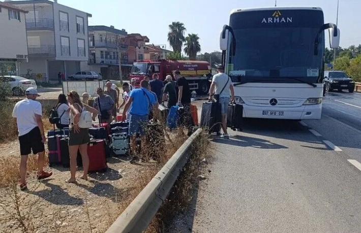 Seyir halindeki tur otobüsü yandı... 43 Polonyalı turist tahliye edildi