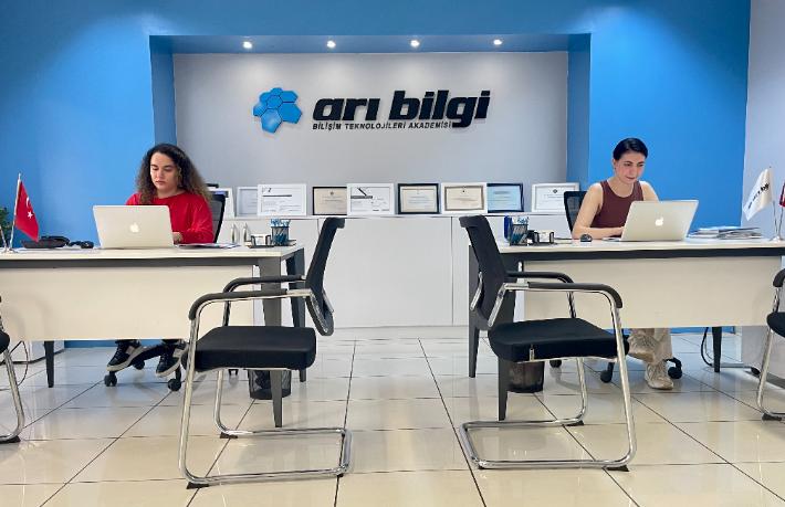 TÜRSAB üyesi seyahat acentelerine Arı Bilgi’den dijital dönüşüm desteği