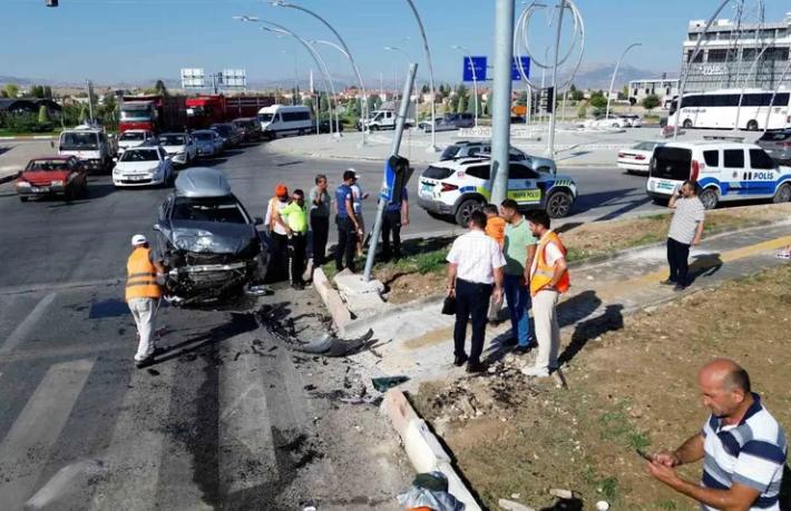 Rus turistleri taşıyan minibüs devrildi, 1’i ağır 8 yaralı var
