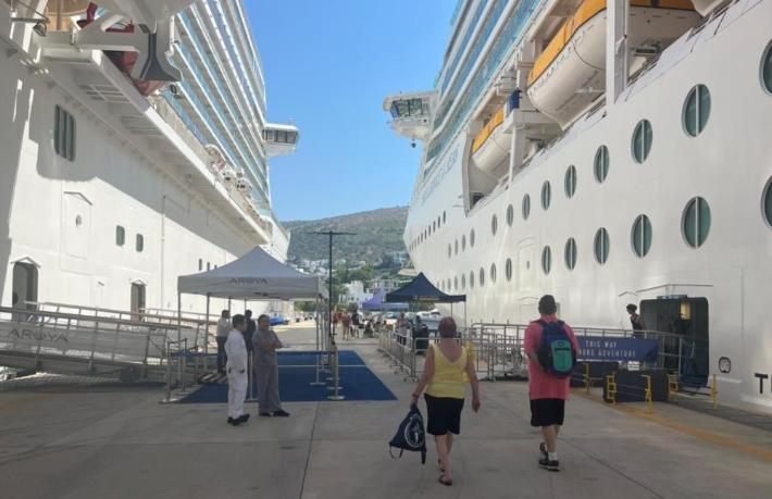 Bodrum'a 2 gemi 3 bin 906 turist getirdi