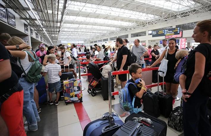Antalya’ya 7 ayda gelen turist sayısı açıklandı