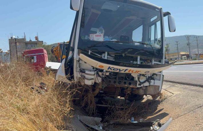 Antalya'da tur otobüsü kazası... 23 yaralı