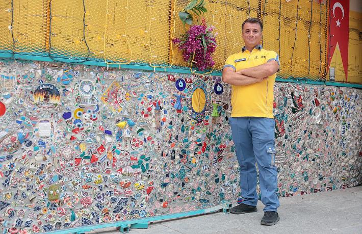 İstanbul’un açık hava sanat galerisi… Caddeyi sanat galerisine dönüştürdü