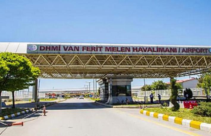 Yüksek sezonda havalimanının kapatılması turizmcileri kızdırdı