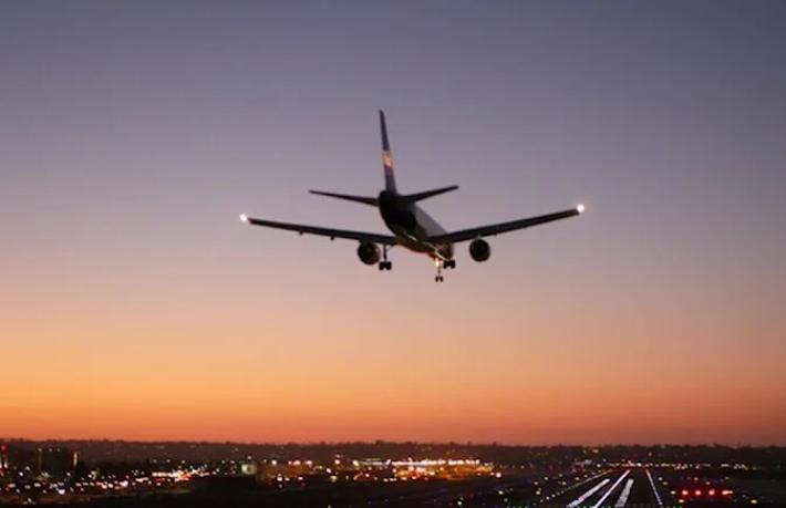 Yüksek sezonda havalimanının kapatılması turizmcileri kızdırdı