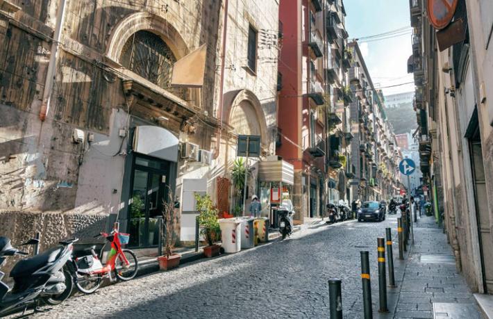 Napoli'de yerel halkın evlerine Airbnb üzerinden nasıl çöküldü?