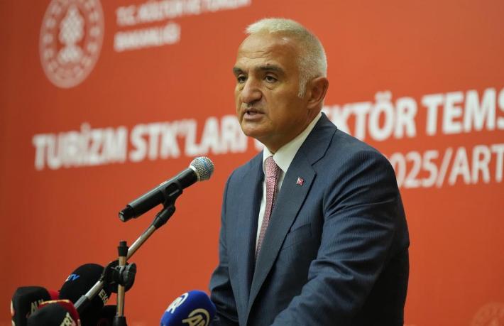 Bakan Ersoy: Turizmde rekorlar kırıyoruz