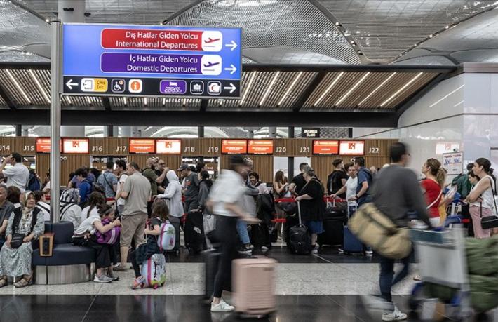 Ağustosta her 2 yolcudan biri İstanbul havalimanlarını kullandı