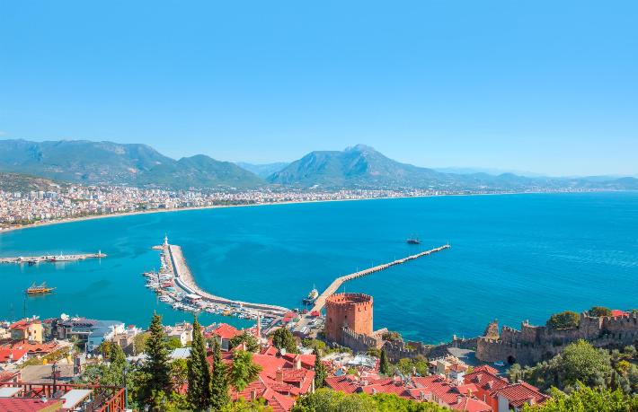 Turizme zarar veren 8 işletmeye kilit vuruldu