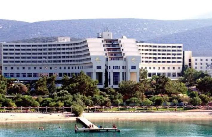 Caprice Hotel, icradan satılıyor