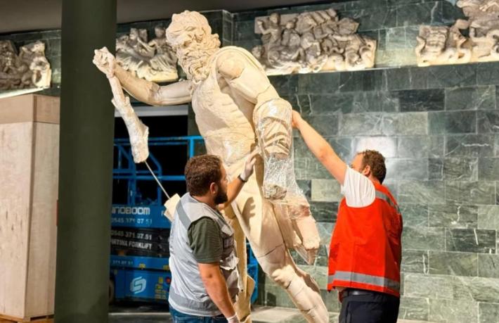 Antalya Arkeoloji Müzesi için düğmeye basıldı... Yorgun Herakles taşınıyor