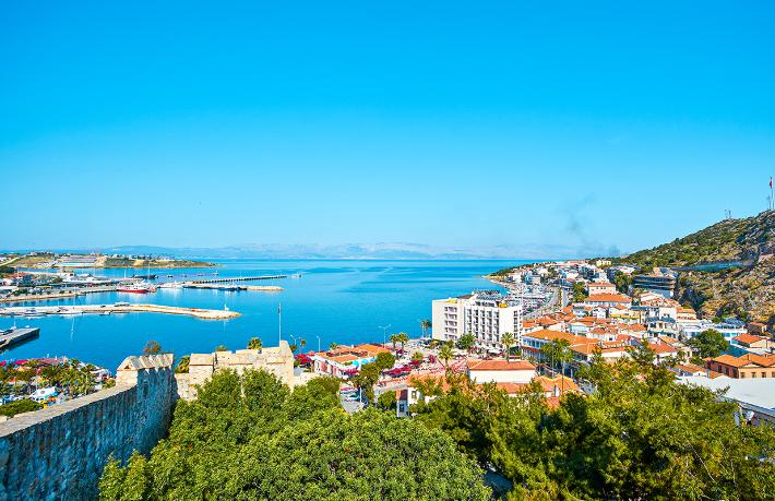 Çeşme'de otellerin rezidansa çevrilerek satılmasına tepki