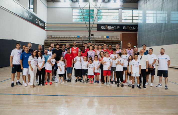 Corendon Turizm Grubu ve ZİÇEV Çocukları, Anadolu Efes antrenmanını ziyaret etti