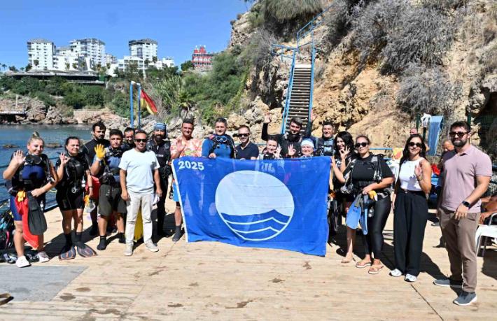 Antalya’da 40 metrelik falezlerde temizlik