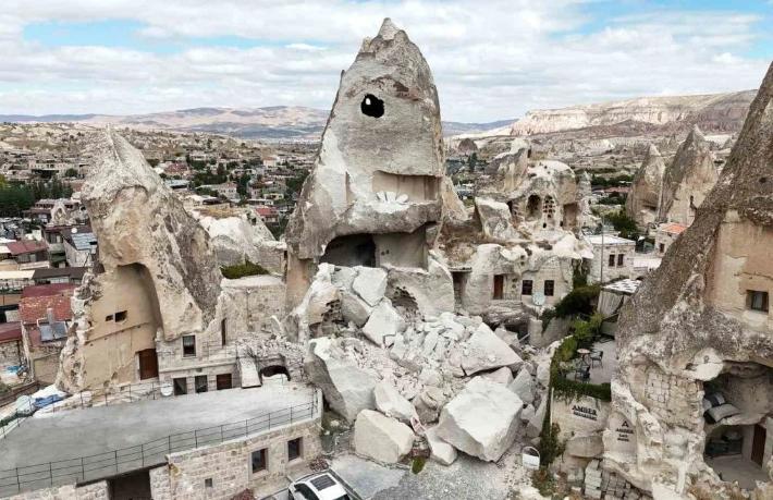 Göreme'de milyonlarca yıllık peribacası yıkıldı
