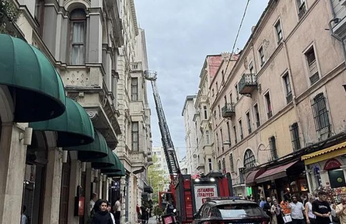 Beyoğlu'nda korkutan otel yangını