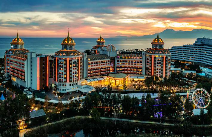 Turizmci Cömertoğlu ailesinden 5 kişi vergi rekortmeni oldu