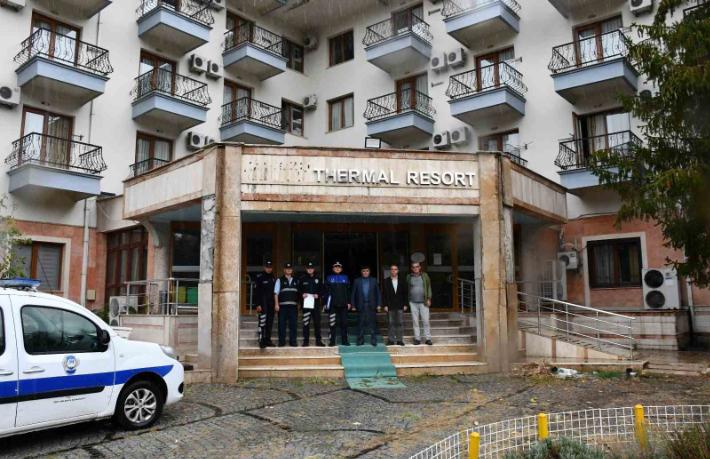 1 yıldır kapalı olan otel tahliye edildi