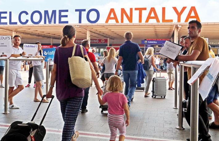Antalya eylülde 2,3 milyon turisti ağırladı
