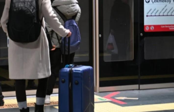 Metroya valizle binenlere kötü haber... Valiz başına ücret alınacak