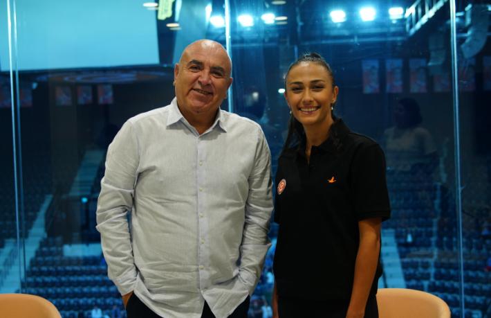 Corendon Sport Talks’un bu haftaki konuğu voleybolcu Simge Aköz oldu