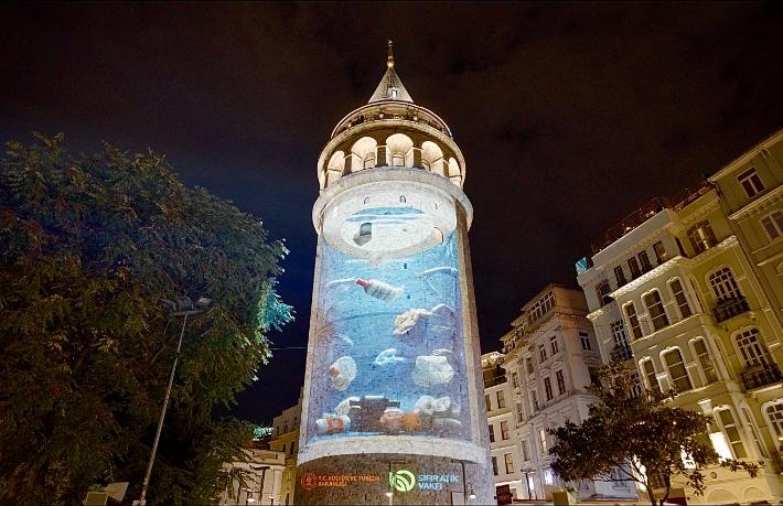 Galata Kulesi'nde "Sıfır Atık: Suyun Hafızasındaki İzler" mapping gösterisi büyük ilgi gördü