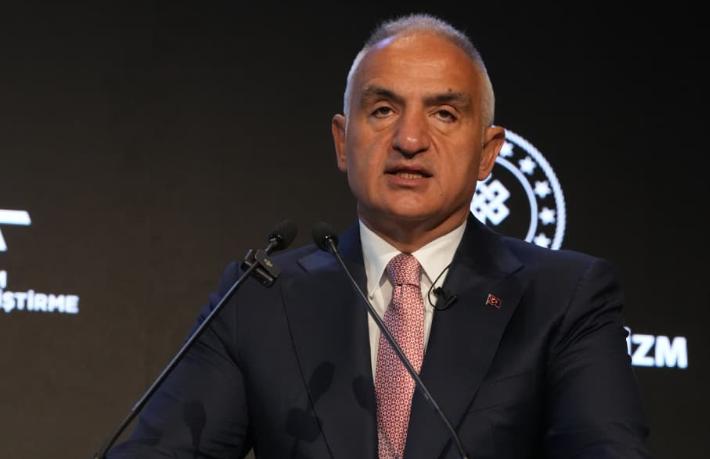 Bakan Ersoy açıkladı... Üçüncü çeyrekte turizm rakamları Cumhuriyet tarihi rekoru kırdı