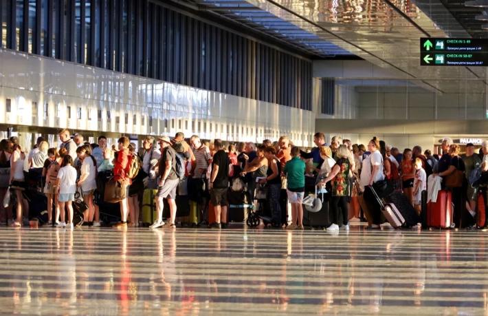 Uçak yolcularına çevreci yakıt vergisi geliyor