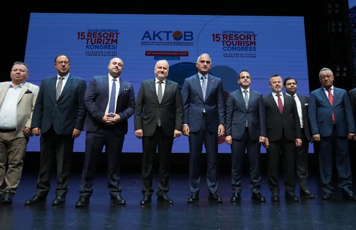 Bakan Ersoy: Küresel krizler aşıldı, turizmde tarihi zirve yaptık