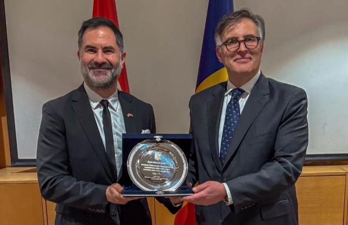 Mehmet Dinler’e Romanya–Türkiye Dostluğuna Katkı plaketi