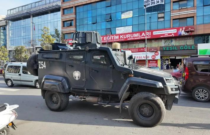 Esenyurt’ta korku dolu anlar... Otele el bombası atıldı
