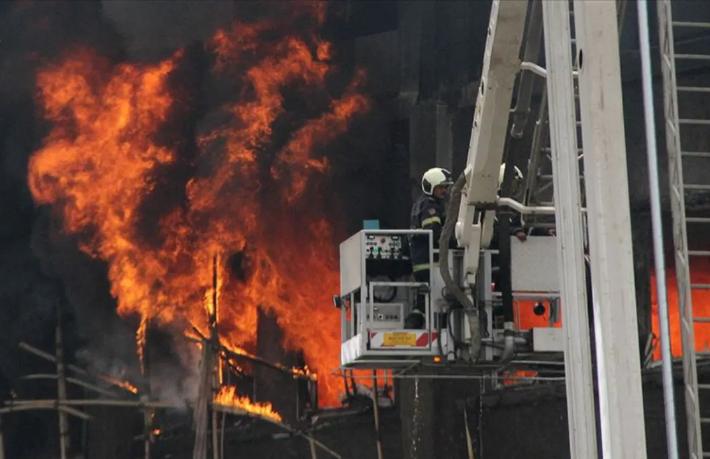 Aralarında turistler de var... Gece kulubü yangınında 23 kişi hayatını kaybetti