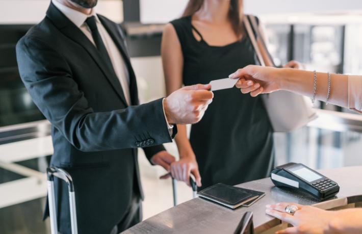 Otellerde kimlik fotokopisi dönemi bitti... Eski fotokopiler de imha edilecek