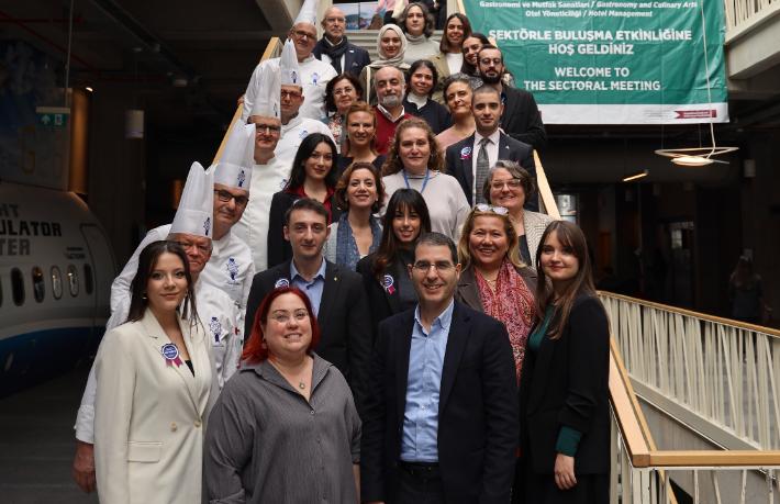 Özyeğin Üniversitesi, otelcilik ve gastronomi sektörü liderlerini ağırladı