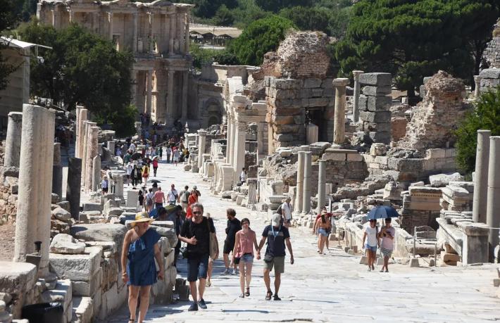 Seda Kaya Ösen: Efes Antik Kenti'nde tarihe beton dökülüyor