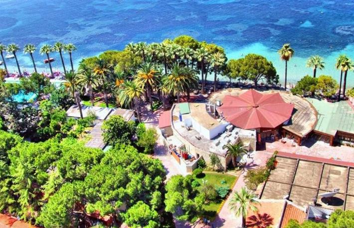 Kuşadası'nın 40 yıllık tatil köyü icradan satışa çıkıyor