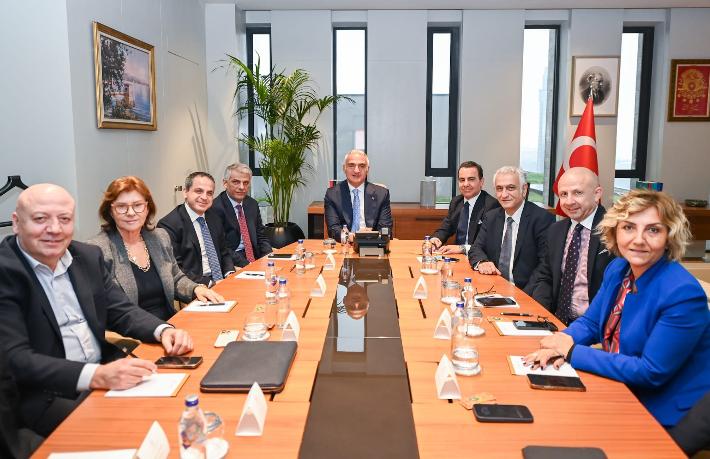 Bakan Ersoy’dan 2026 turizmi için kritik toplantı