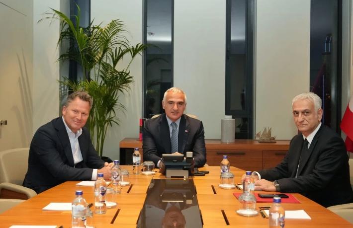 Bakan Ersoy'dan Alman ve İngiliz tur operatörleriyle kritik buluşma