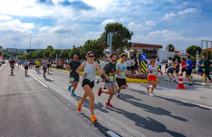 Salomon Çeşme Yarı Maratonu, Çeşme’nin uluslararası tanıtımına değer katıyor