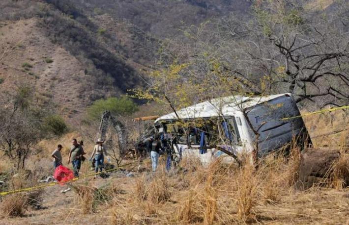 Meksika'da turist otobüsü devrildi... 11 kişi hayatını kaybetti