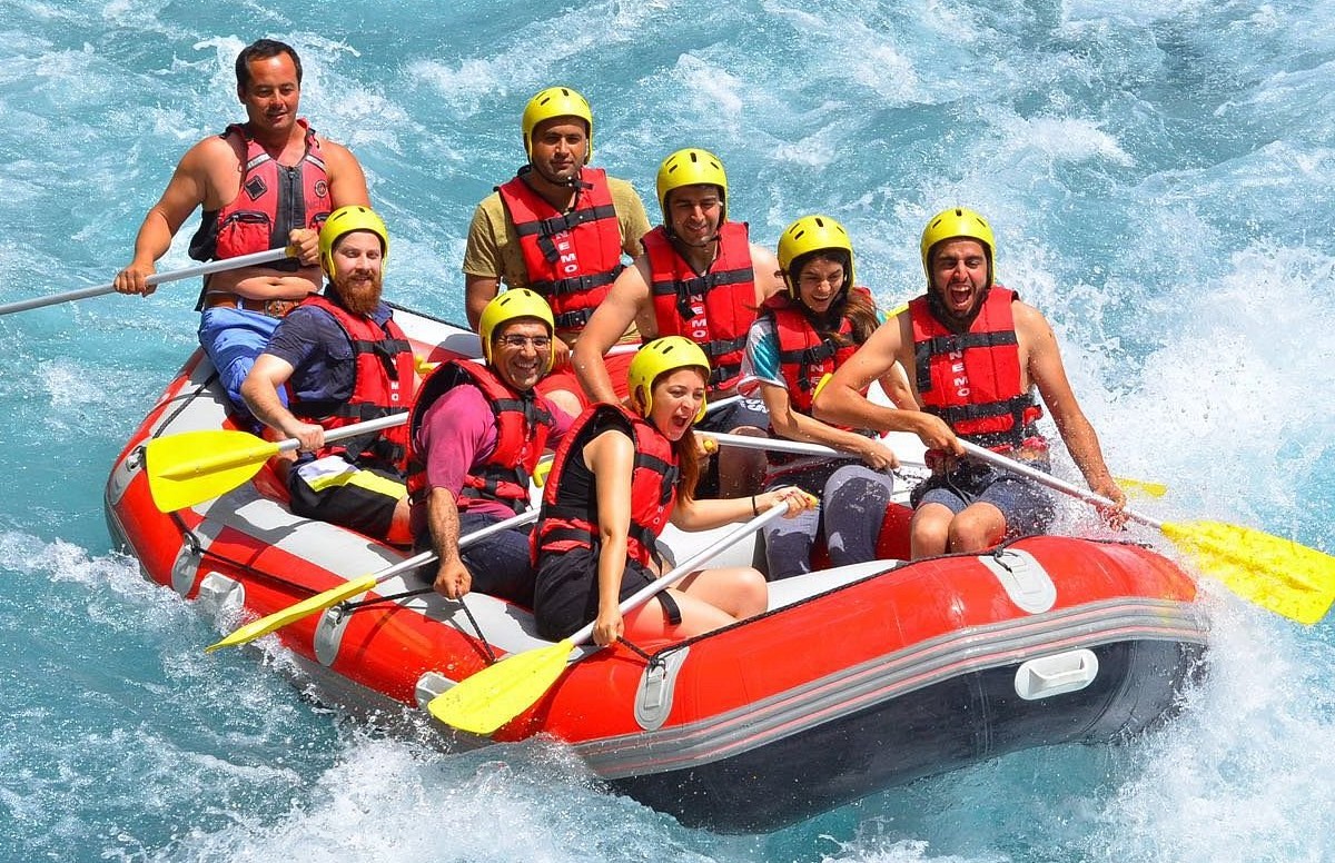 Manavgat'ta zehirlenme skandalı... 52 turist hastaneye kaldırıldı