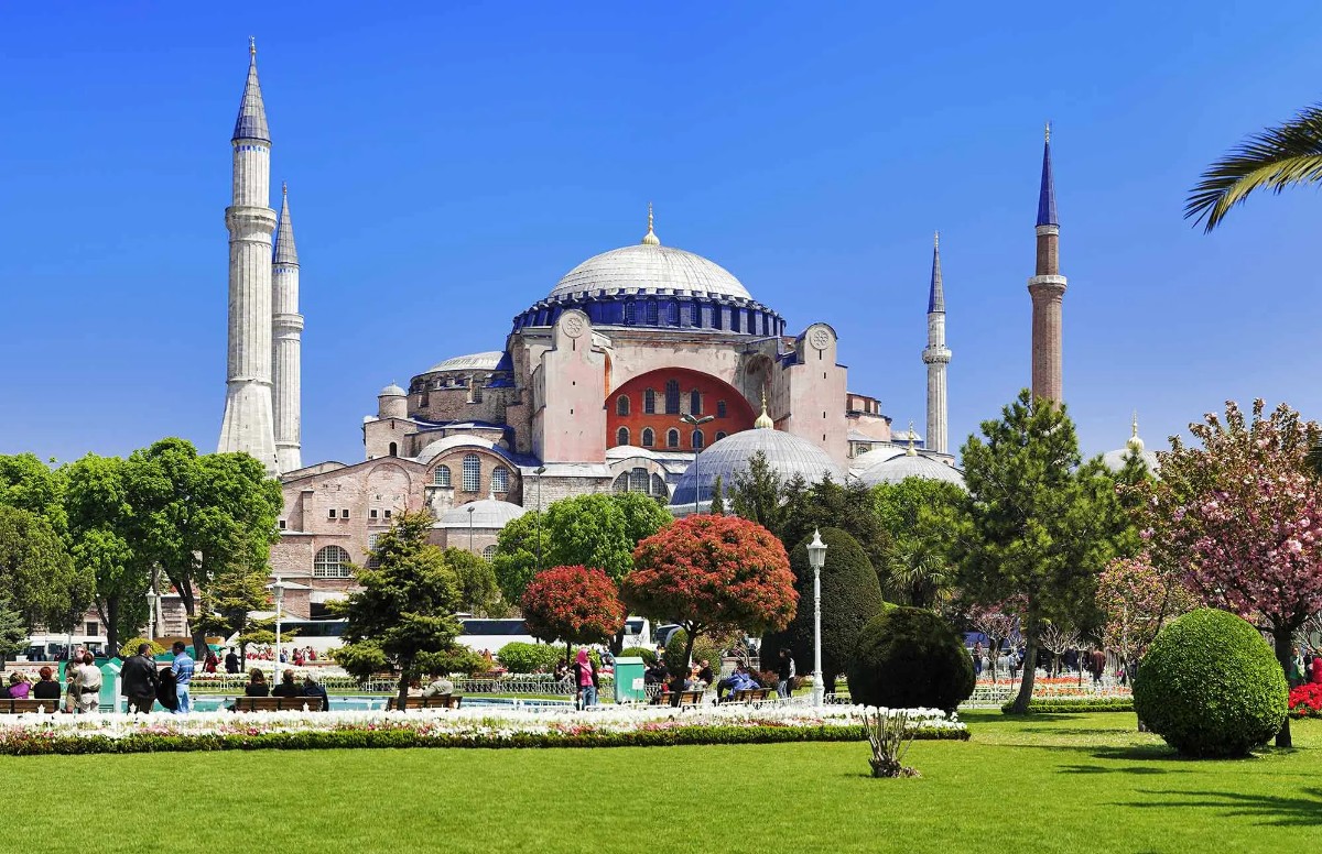 'Ayasofya’da İncil okuyan 2 Rus gözaltına alındı’ iddiası