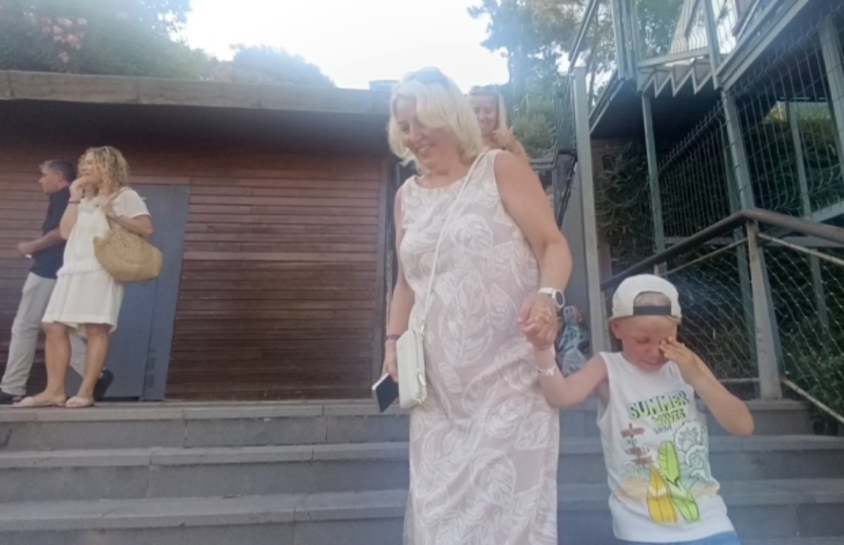 Antalya'da turistler asansörde mahsur kaldı