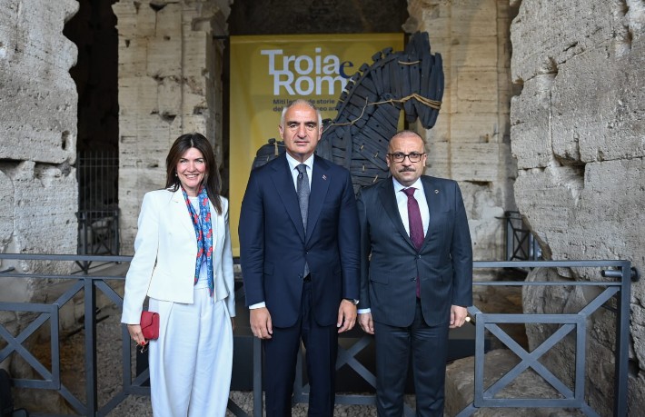 Roma’nın kalbi Kolezyum’da Troya’nın hikayesi dünyayla buluştu