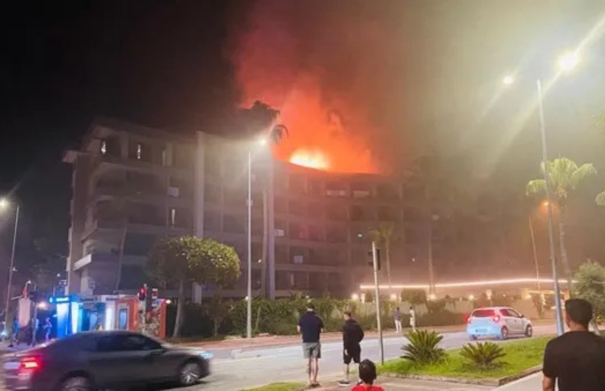 Antalya'da otel yangını misafirler tahliye edildi