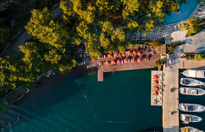 Martı Hemithea Hotel'de Ege'nin zamansız ruhuna benzersiz kaçış